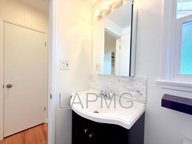 Building Photo - 16457 Gledhill St