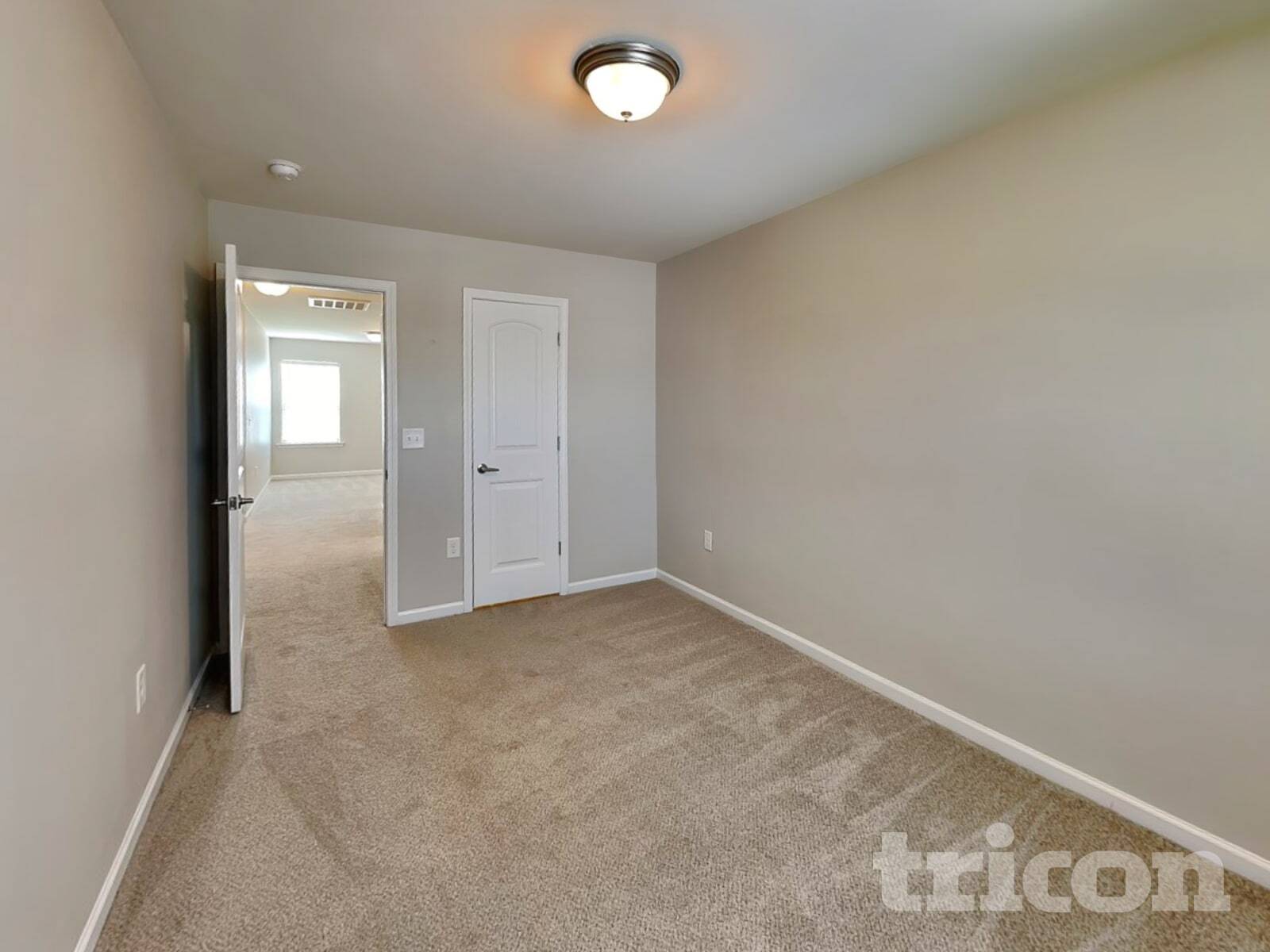 Building Photo - 4416 Lyman Ave