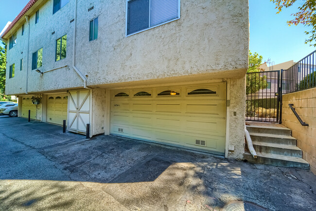 Garage - 6256 Shoup Ave