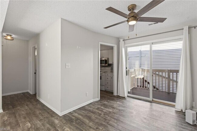 Building Photo - 2232 Vista Cir