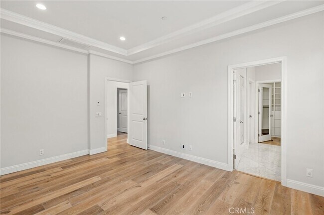 Building Photo - 70 Brindisi