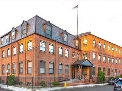 Primary Photo - 10 Weston Ave