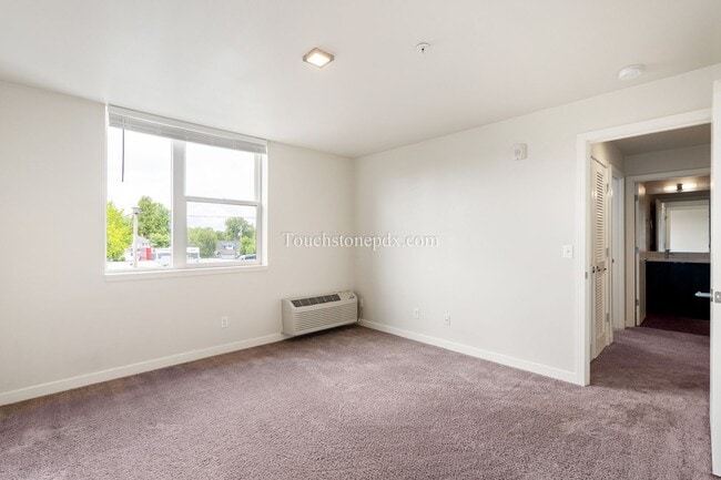Building Photo - Contemporary 2 BD | 1.5 BA Apartment in The Heart of Northeast Portland