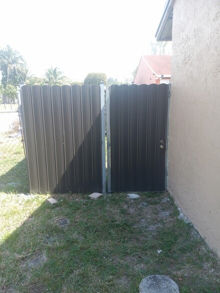 Gated Entry - 18051 NW 40th Pl
