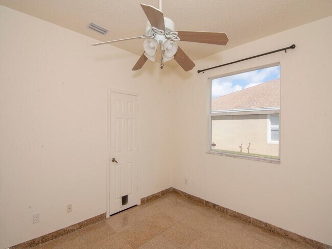 Building Photo - 4Bed/3Bath~2800 Sq Ft!~Pond View~Two Car Garage~Large Yard!