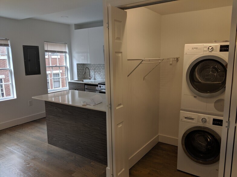 Building Photo - 73 Joy St