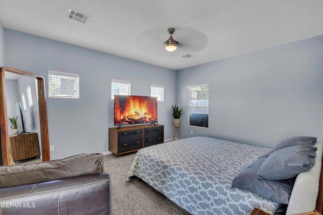 Building Photo - 12631 Mark Twain Ave