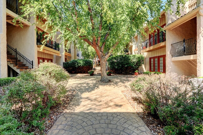 Building Photo - West Plaza Resort-Style  Living