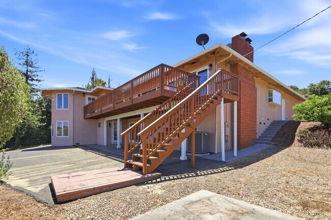 Building Photo - Million Dollar Views! Available Now!