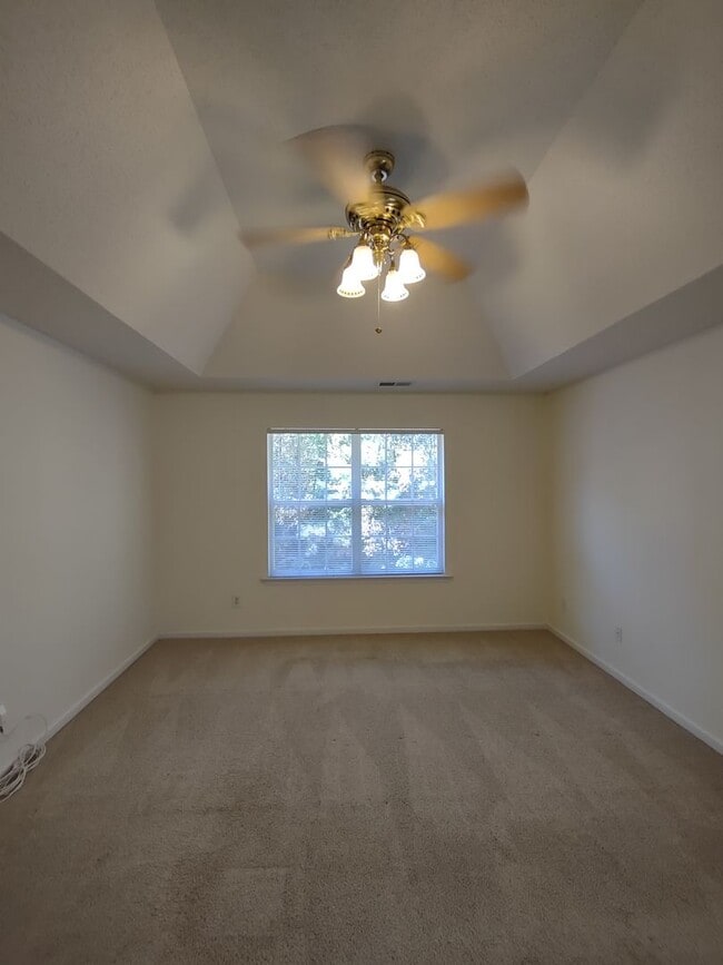 Building Photo - Beautiful 2-story home located in the Reed...