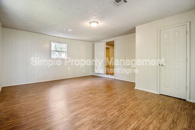 Building Photo - 4712 SE 23rd St