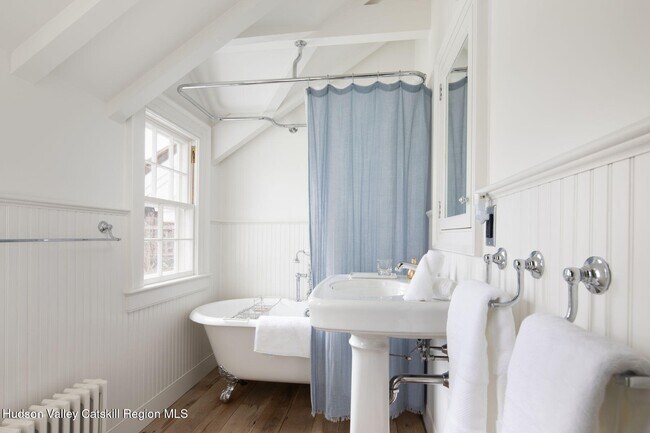 Building Photo - 2073 NY-82