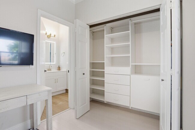 Building Photo - 375 SW 16th St