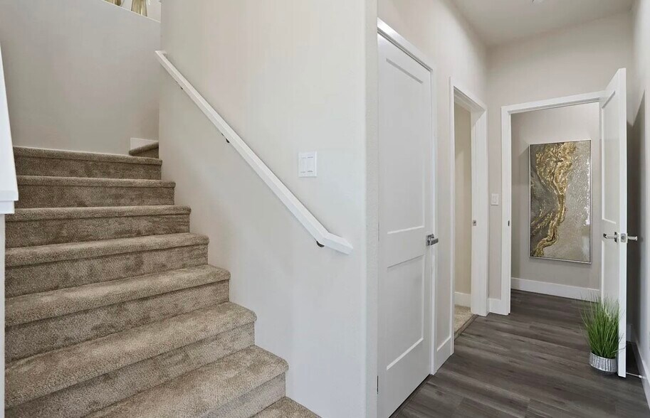 Building Photo - 1673 Bella Lago Dr