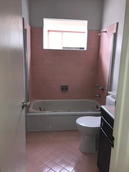 Building Photo - 1064 S Wooster St