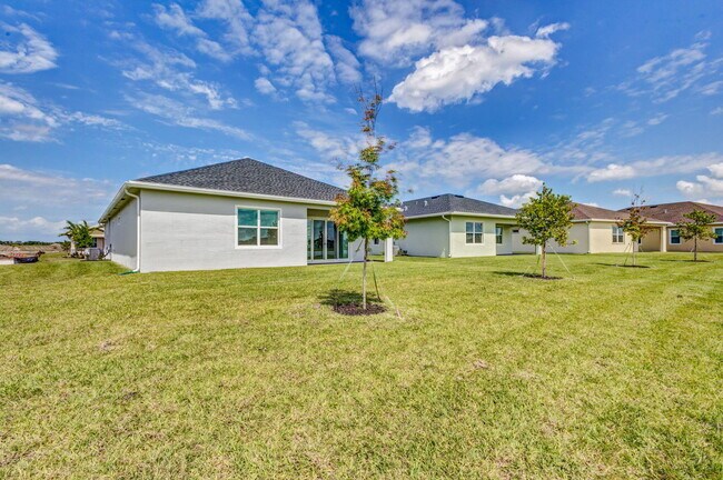 Building Photo - 1104 SE Crosswood Wy