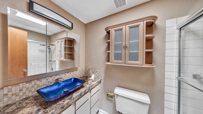 Building Photo - 6127 Parkside Dr