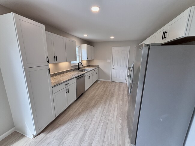 Building Photo - 120 Willow Dr