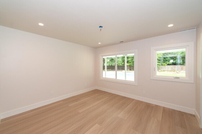 Building Photo - 9 Odell Pl