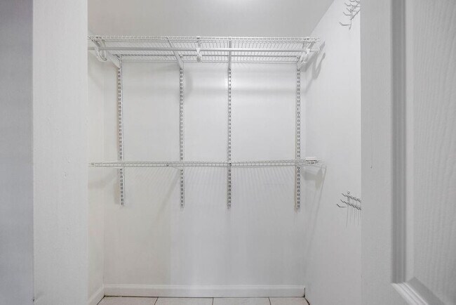 Building Photo - 470 NW 20th St