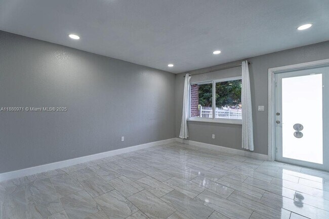 Building Photo - 5551 SW 37th St