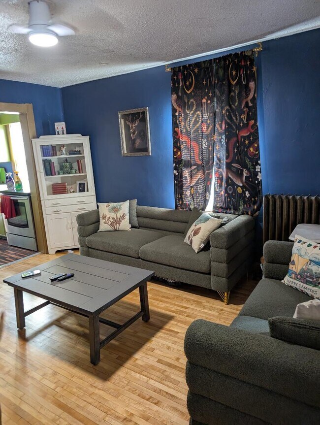 Building Photo - 772 Hillview Ave