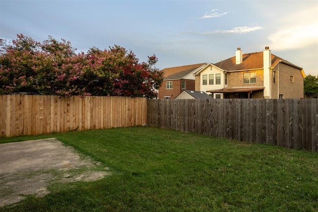 Building Photo - 2214 Milan Dr
