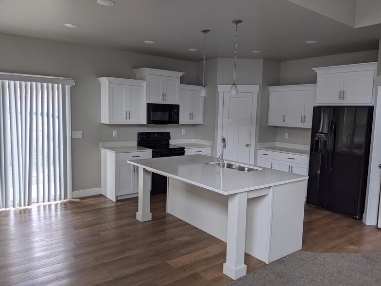 Kitchen - 889 E 600 N