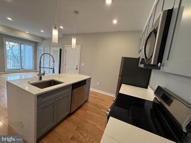 Building Photo - 914 W Susquehanna Ave