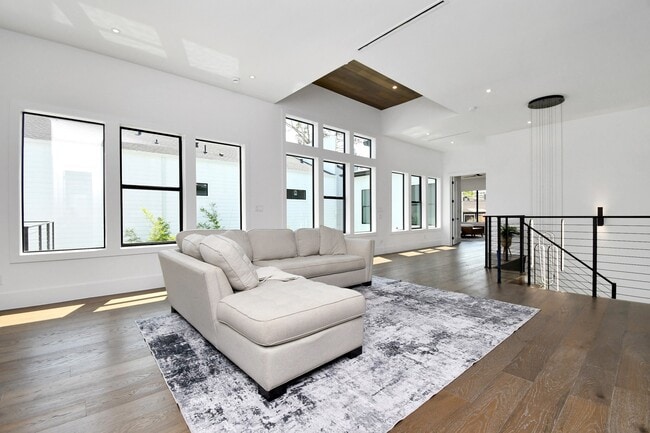 Building Photo - 5414 John Dreaper Dr