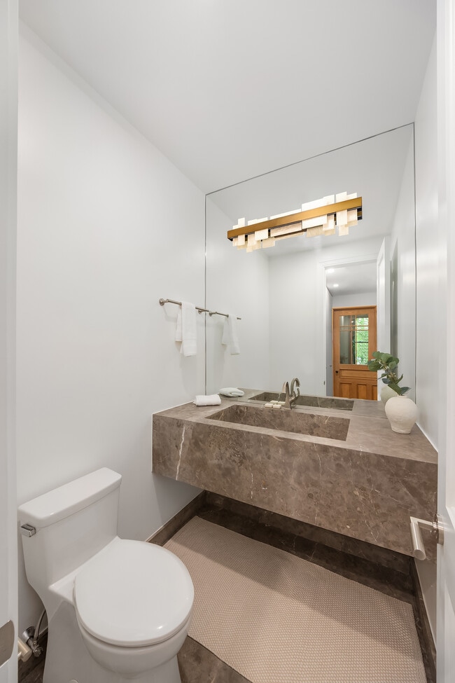 Building Photo - 53 W 85th St