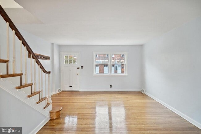 Building Photo - 3434 Ainslie St