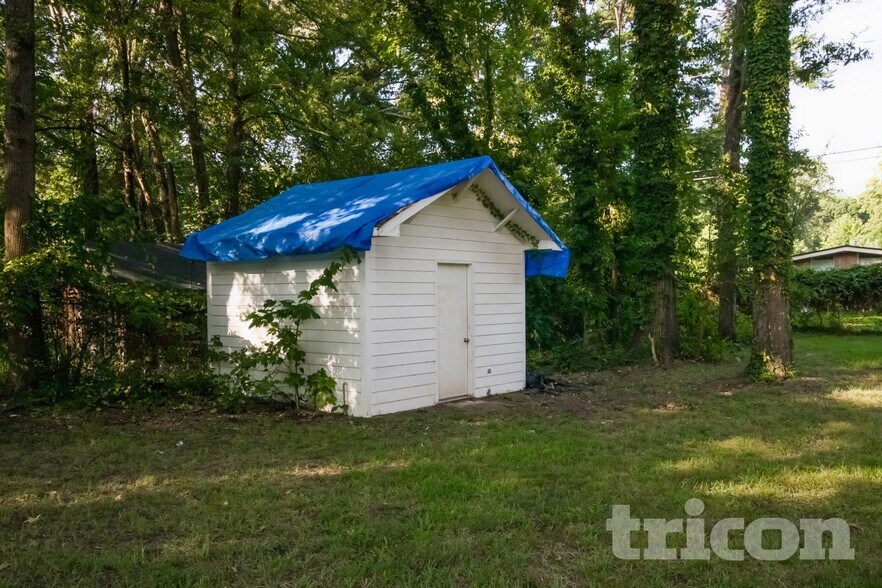Building Photo - 4200 Gladstone Ln