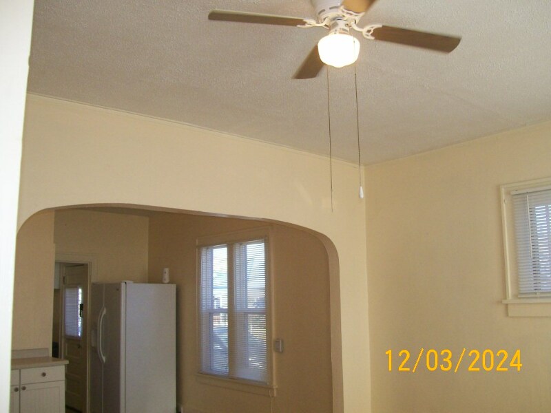 Building Photo - 221 E Callender St