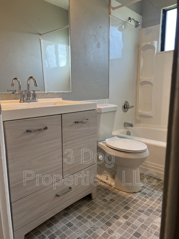 Building Photo - 4623 Highland Ave