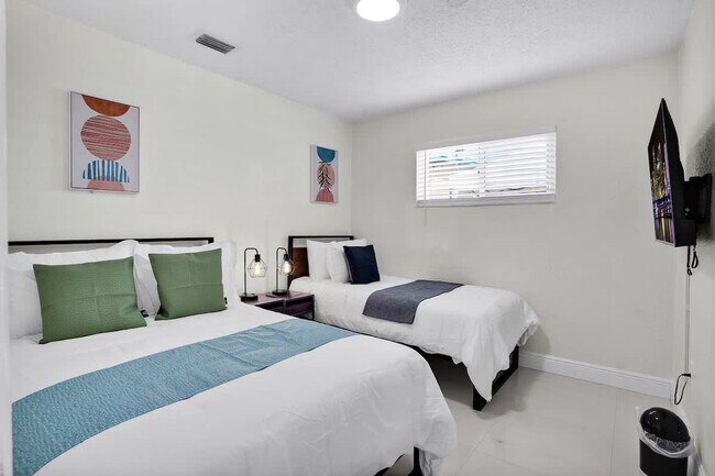 Building Photo - 6452 Custer St