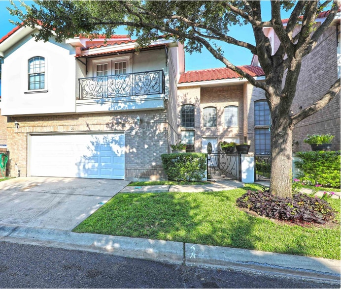 Building Photo - 7521 Country Club Dr