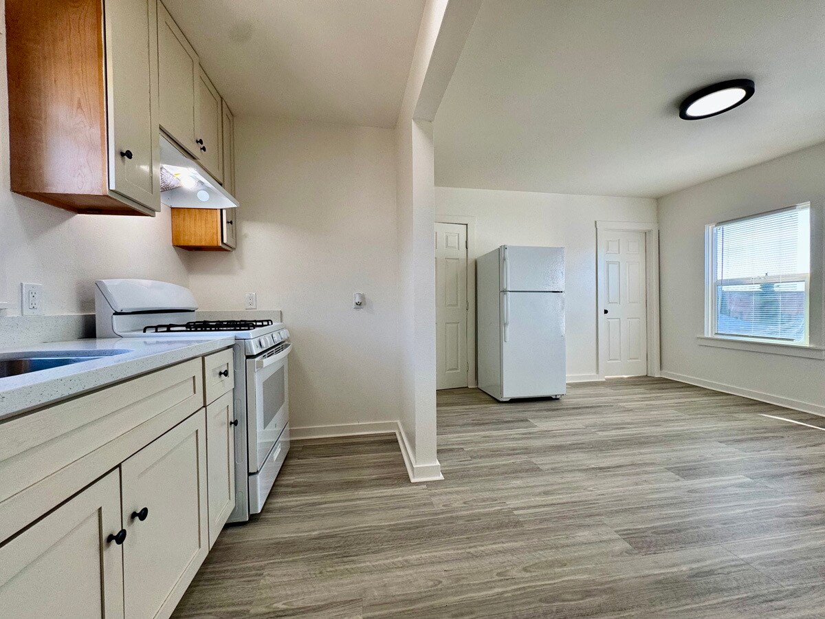 Building Photo - 695 30th St