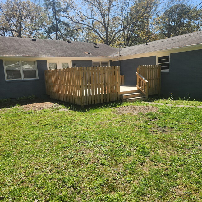Building Photo - 700 Bragg Cir