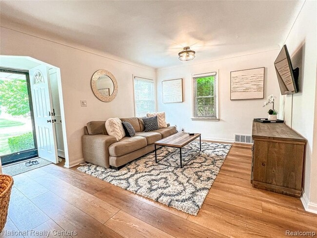 Building Photo - 2108 N Wilson Ave