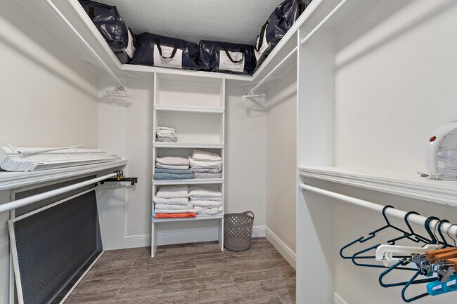 Building Photo - 275 Palm Ave