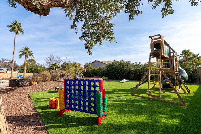 Building Photo - 6235 E Thunderbird Rd