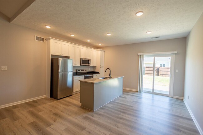 Building Photo - 2321 Trenton Ln