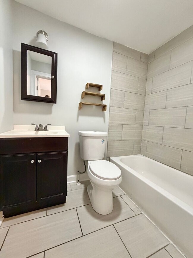 Building Photo - SUPER CLEAN!  2 bed in Madisonville!