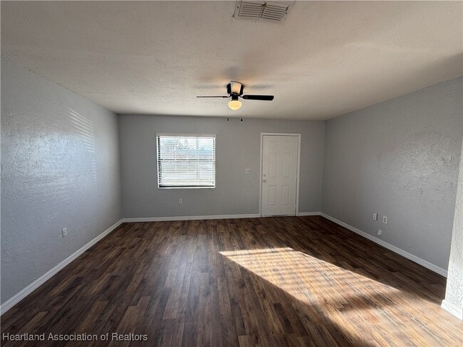 Building Photo - 523 Las Palmas Cir