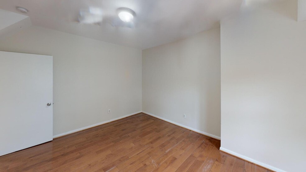 Building Photo - 809 Thayer Ave