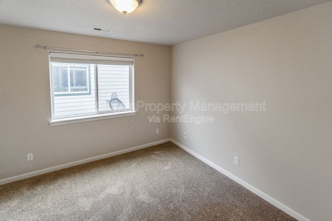 Building Photo - 1807 E Vanetta Ave