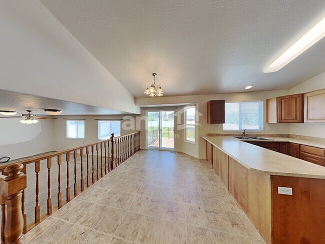 Building Photo - 261 Walton Dr