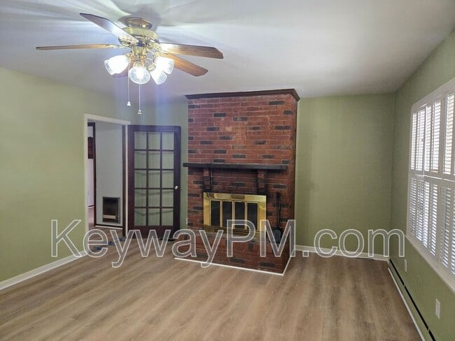 Building Photo - 161 Hickory Dr S Cir