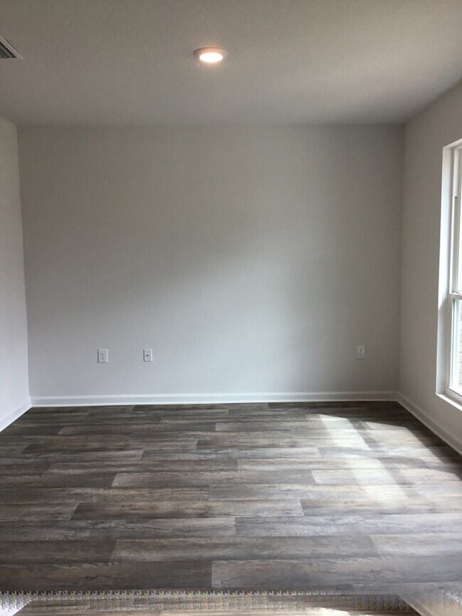 Building Photo - Beautiful 3/2 Family home in Beulah- Close to Navy Federal Credit Union Main Campus!